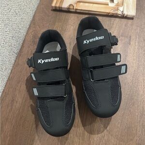 Cycling shoe peloton compatible